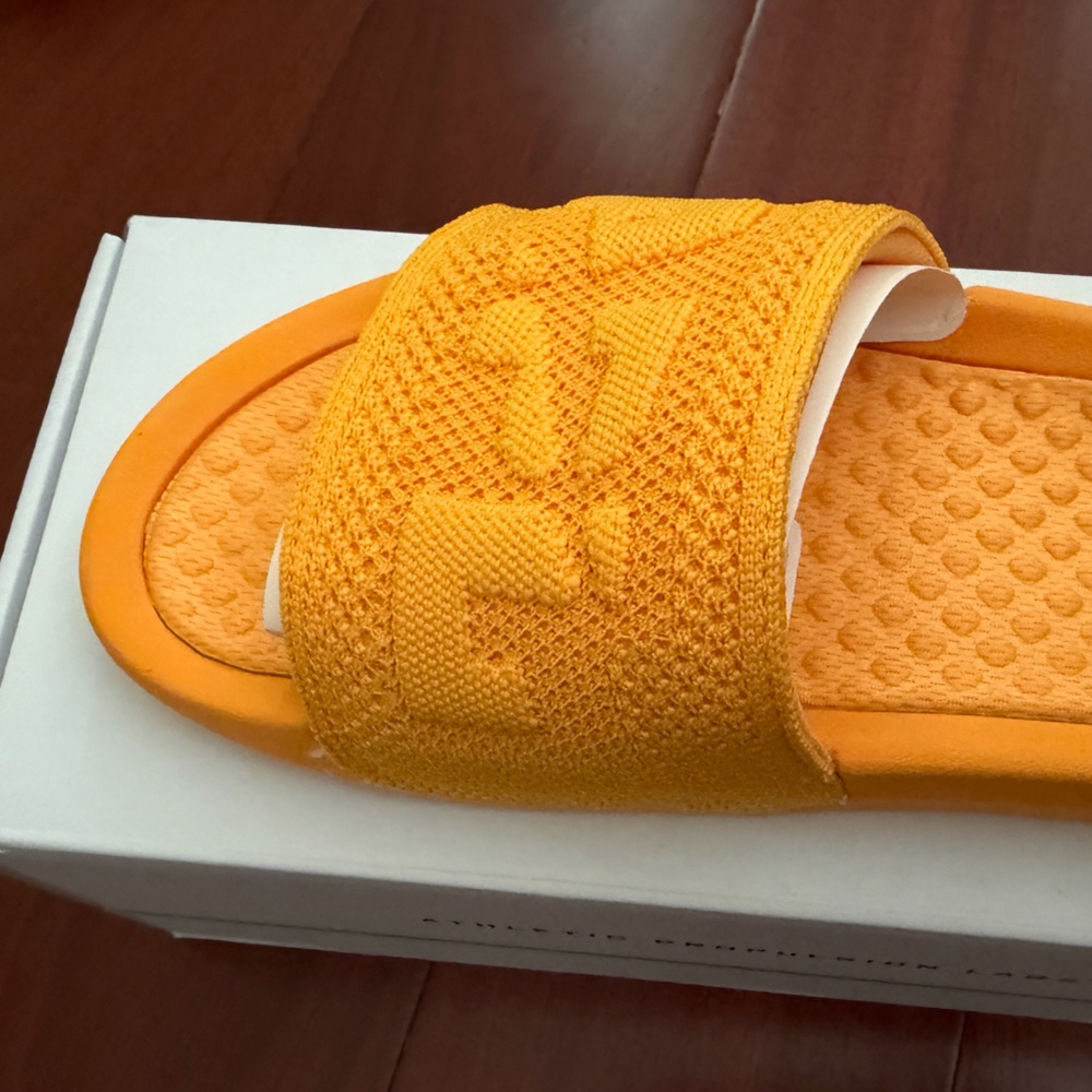 New In Box APL Mango Women's Slides Sandals Size 7 Women’s - Picture 3 of 5